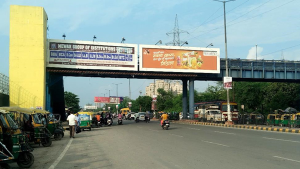 Vaishali Metro Station Ghaziabad